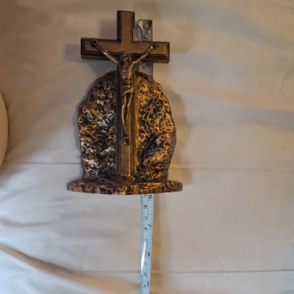 Life Symbols Crucifix Sculpture by Batesville, 1999, Hand-Painted - Picture 4 of 6